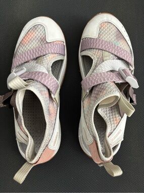 Chaco women’s Odyssey Mist Quail Comfort Hiking Sandals Size 8